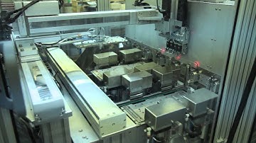 Cartesian Robot Feeding an Agile Assembly Link Belt