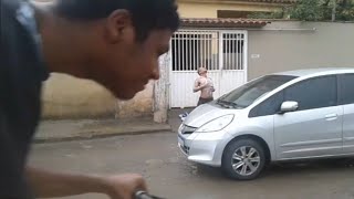 Mimi Gato Tomando Banho Na Chuva Mimi Gato