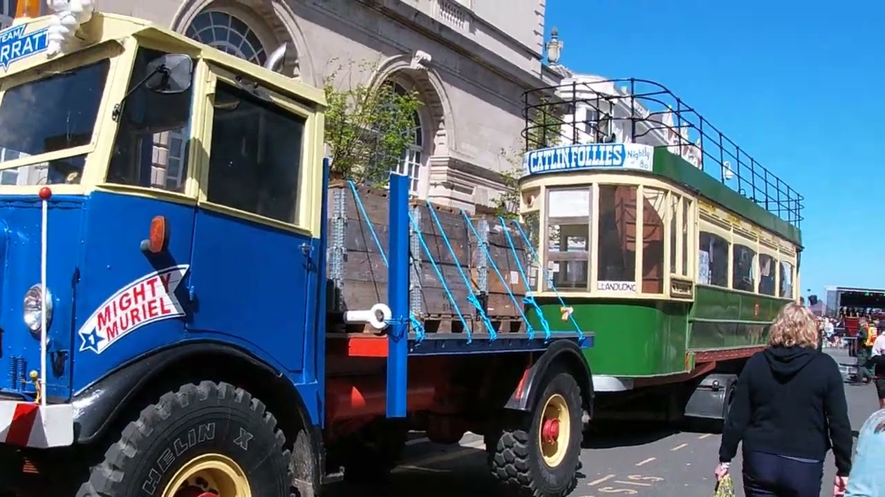4   LlANDUDNO  TOWN  CENTRE  NORTH  WALES  /  A  LOOK  AT  SOME  VINTAGE  ENGINS    V   E  DAY