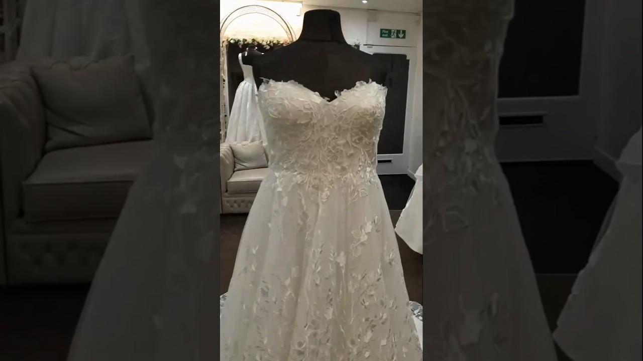 SMALL BALLGOWN WEDDING DRESS HOLLY