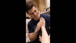 Boyfriend love to lick her girlfriends feet 