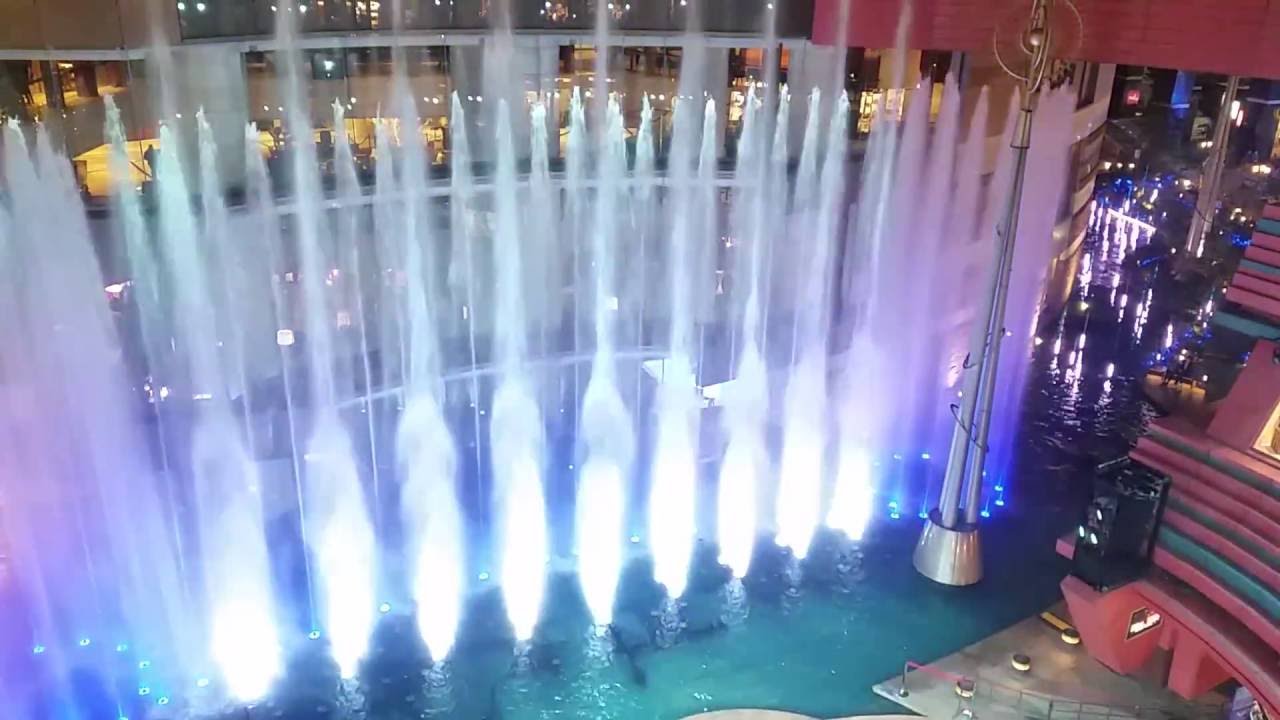 キャナルシティの噴水のショー