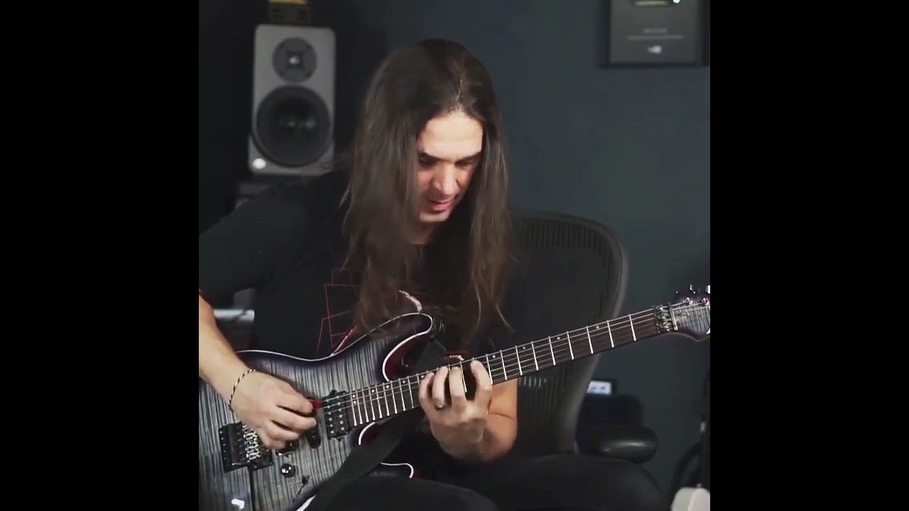 Hard guitar solo (Kiko Loureiro)