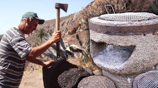 BRASERO tallado con PIEDRA TOSCA para retener el calor y resistir el fuego. Moldeado GOLPE A GOLPE