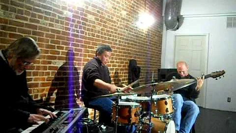 Paul Woznicki/Steve Testa/Toshi Makihara trio - An...