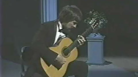 Classical Guitarist Charles Duncan Performs Leyend...