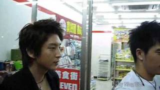 090924 Lee Jun Ki at the night market Taiwan Part 2