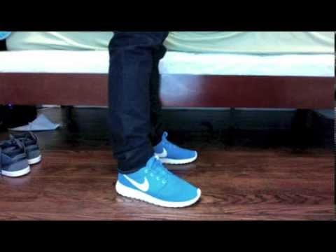 Villano nicotina Honestidad Nike Roshe Run Blue Hero on Feet - YouTube