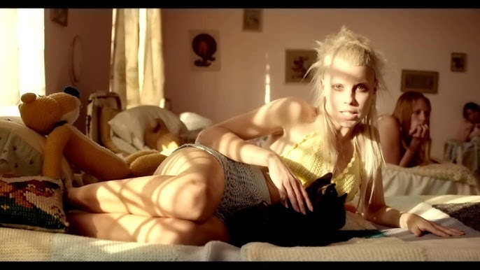 Die Antwoord - Rich Bitch (Official Video) - YouTube