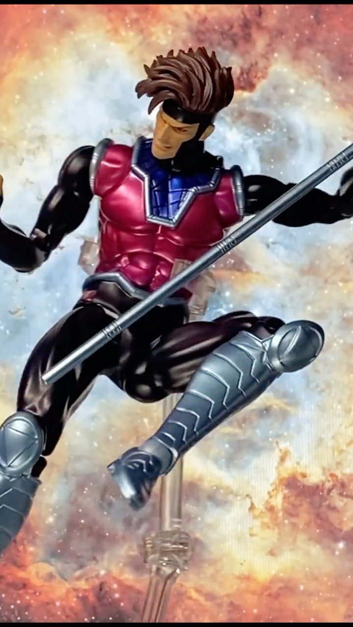 QUICK LOOK MAFEX 131 Gambit X-Men Comic Ver. - YouTube