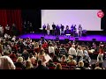 Les fans de lunivers kenny ortega font un flashmob durant la convention back to the musical world