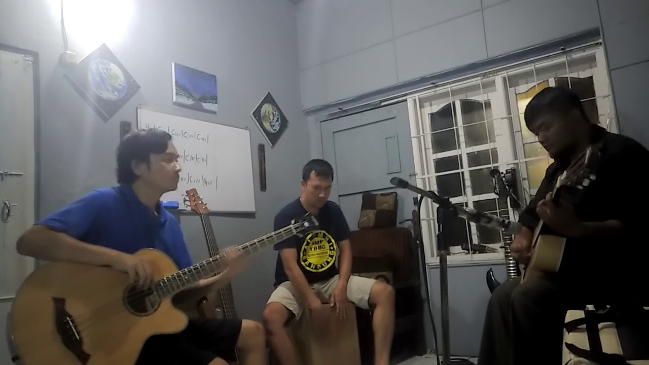 Jazz trio D'hariring for freedom ringgahardika bass,arfan_guitar,ef