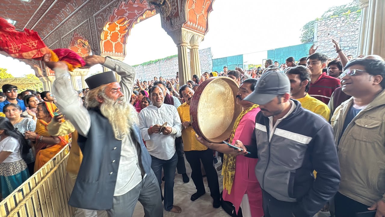 ऐसा फागुन भजन पहले कभी नहीं सुना! Govind Dev Ji ने रंग दिया मन ❤️🌸