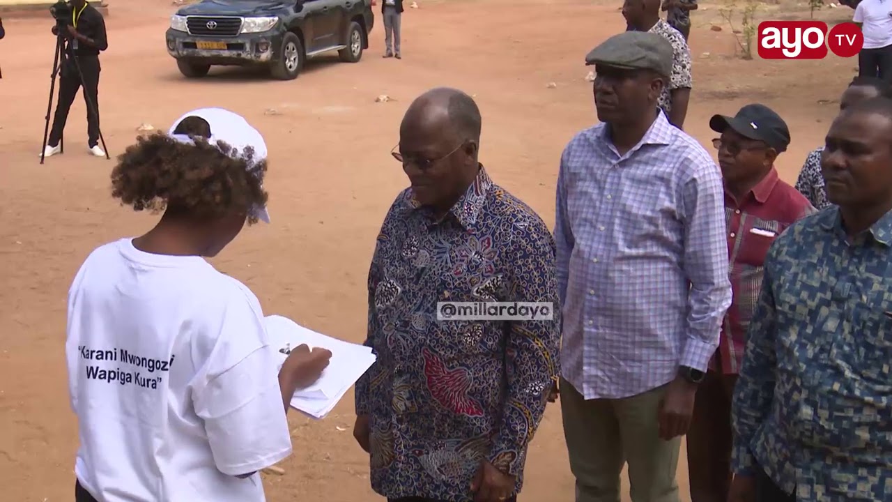 TAZAMA RAIS MAGUFULI ALIVYOSIMAMA KUPANGA MSTARI NA KUPIGA KURA