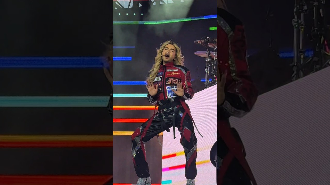 Ready, set, go it's time to run (and get your tickets to our ARENA TOUR 2026! 😬🫶) 