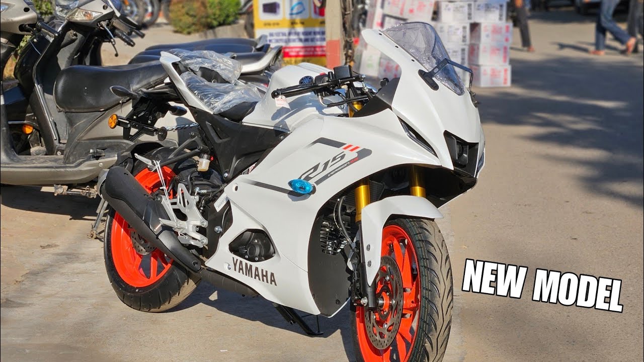 2025 Yamaha R15 V4.0 White Colour Detail Review