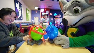 Chuck E Cheese Plays Balloon Bot Battle
