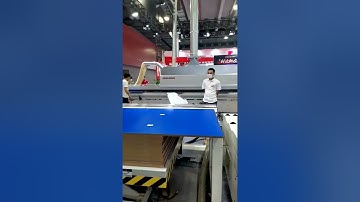 Máy dán tem tự động cho nhà máy nội thất dây chuyền tự động, nâng cao năng suất