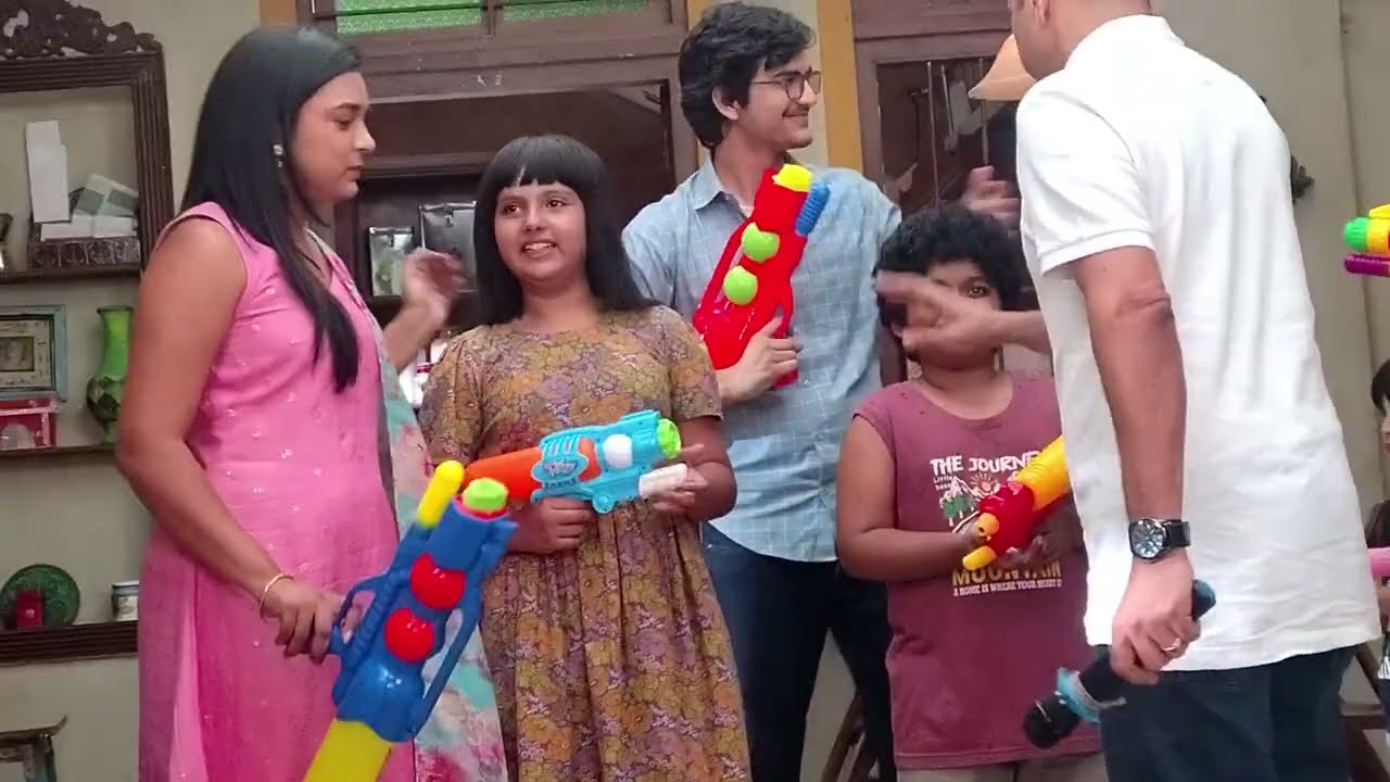 #Anvita ne bachcho sang kheli holi#itti si khushi #behindthescen #ofscreen#lobe#serial #funnymooment
