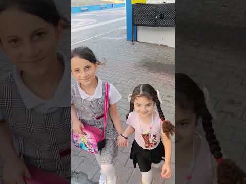 أختي ياضي عيوني وهي ألوفة وقت تاخد فطومة من المدرسة