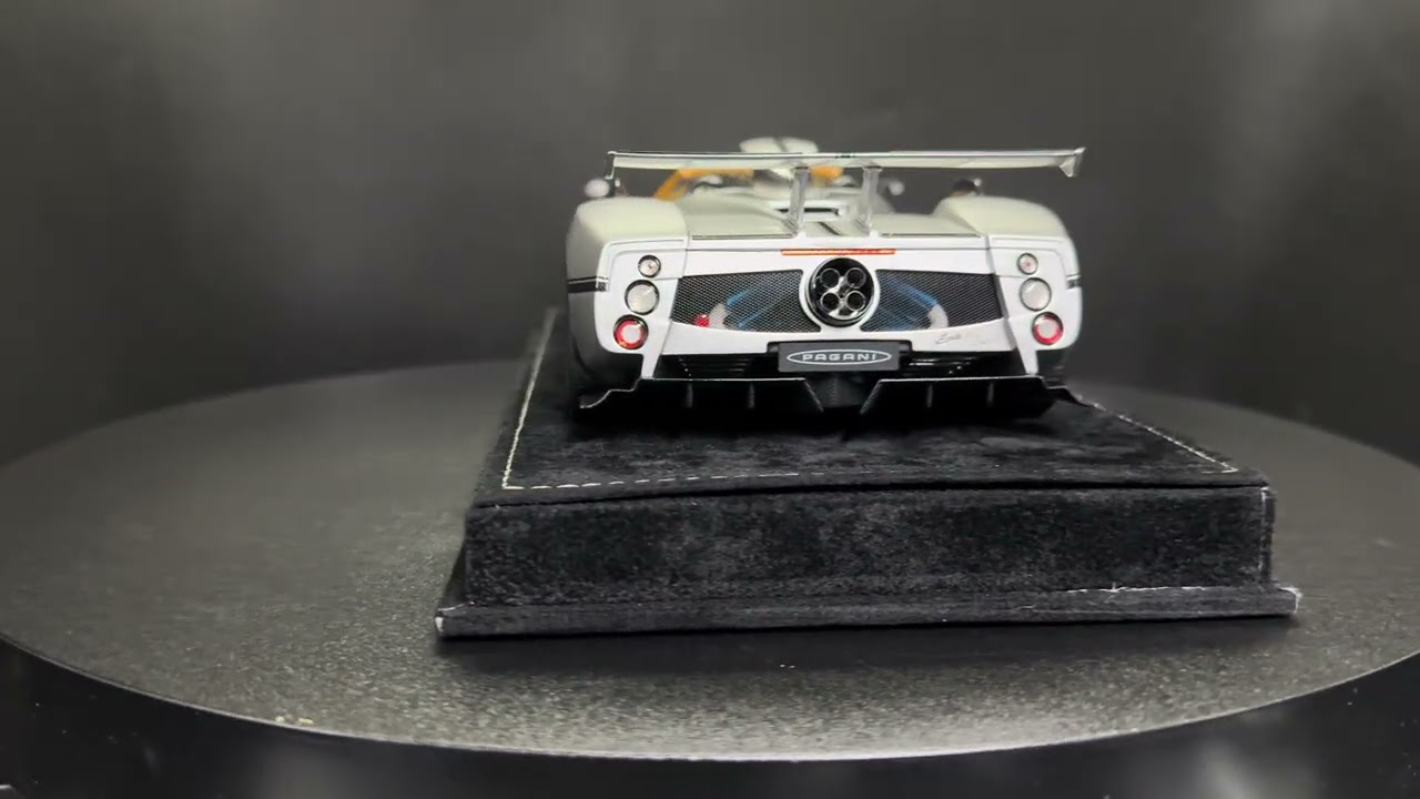 Henson&Heaven HH 1/18 Cinque Roadster Silver/Carbon - YouTube