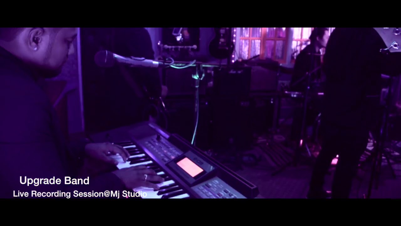 UPGRADE - Versace on the floor