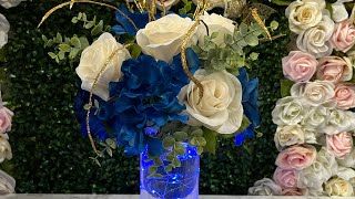 Centerpiece in a dark blue and gold combination