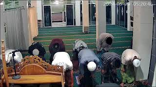 Sholat subuh di Masjid Nurul Yaqin Mayura Cakranegara Imam H. Munawir, S. Ag.