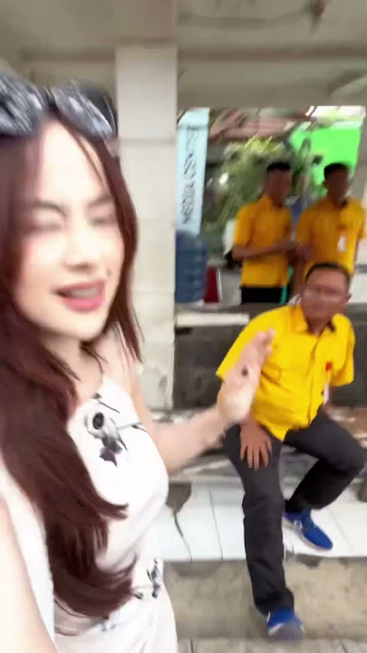 PRANK | Logat Thai Bahasa Sunda ke bapak satpam🤣 #prank #sunda #thailand #lucu #ngakak #shortvideo