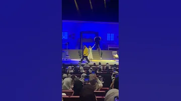 خالد المظفر في دبي مسرحية الأول من نوعه 