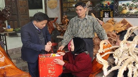 VIDEO: Đ/c Chủ tịch UB MTTQ huyện tặng quà cho gia đình chính sách nhân dịp Tết 2024 tại xã Yên Lập