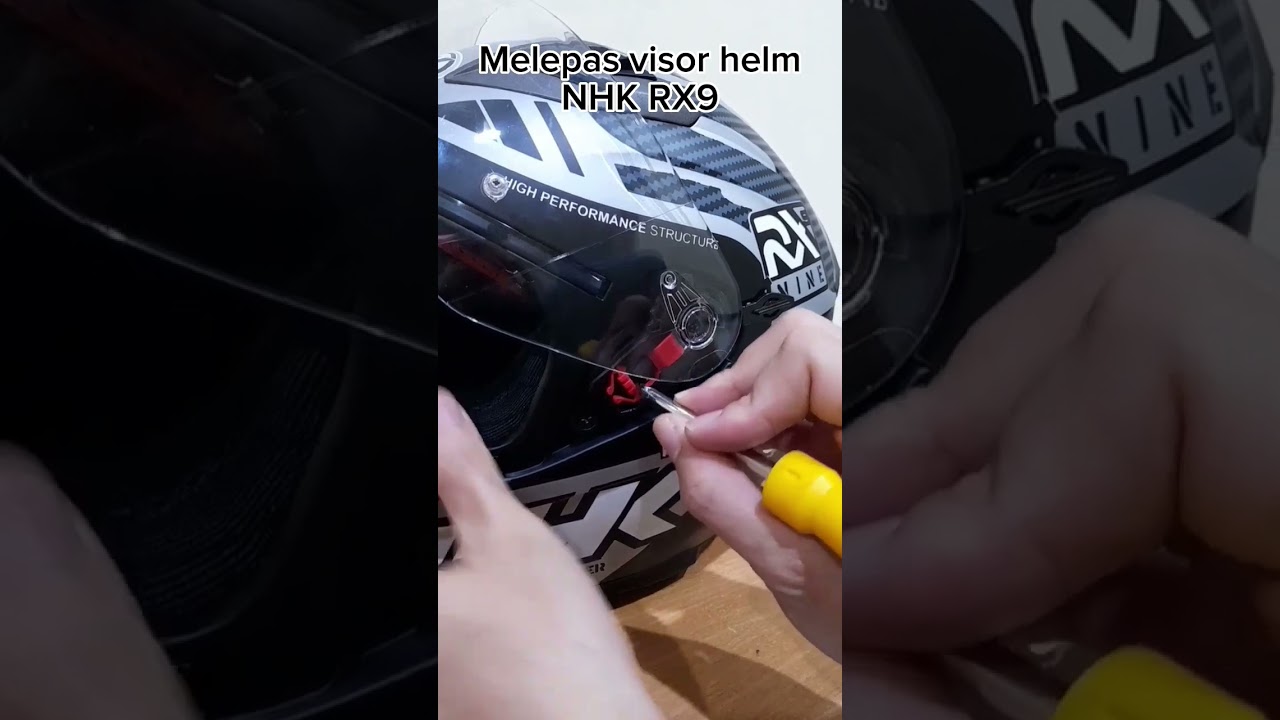 Melepas visor helm NHK RX9