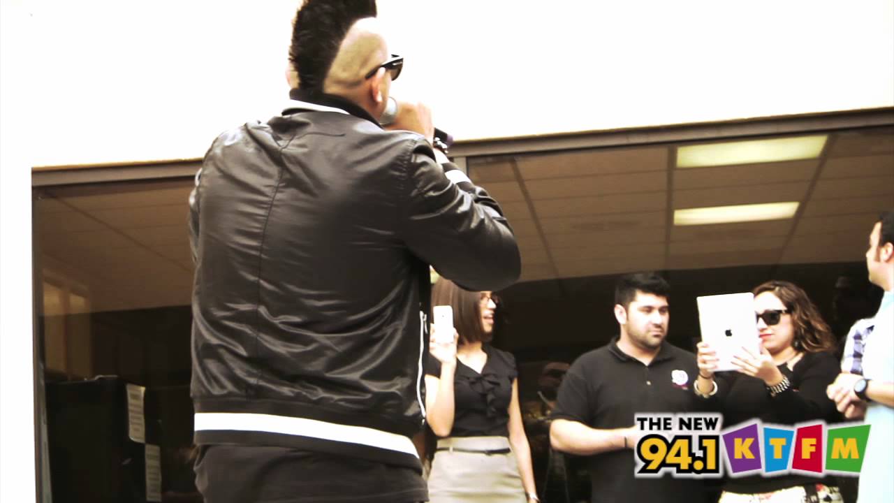 Sean Paul Performance At Border Media Studios