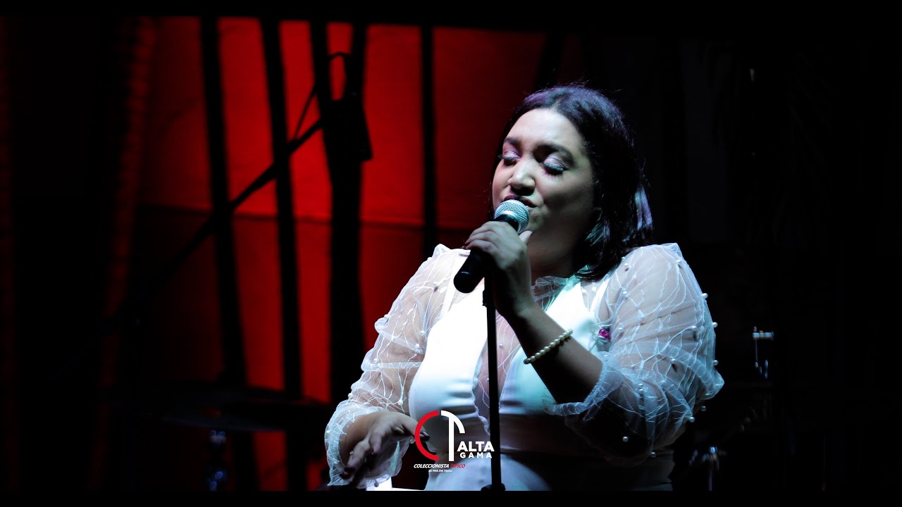 Nelly Bless - Someone Like You (Music Video En Vivo)