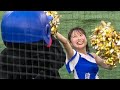 パフォーマンスの邪魔しまくるつば九郎ww耐えるのに必死な横浜のチアリーダーさん