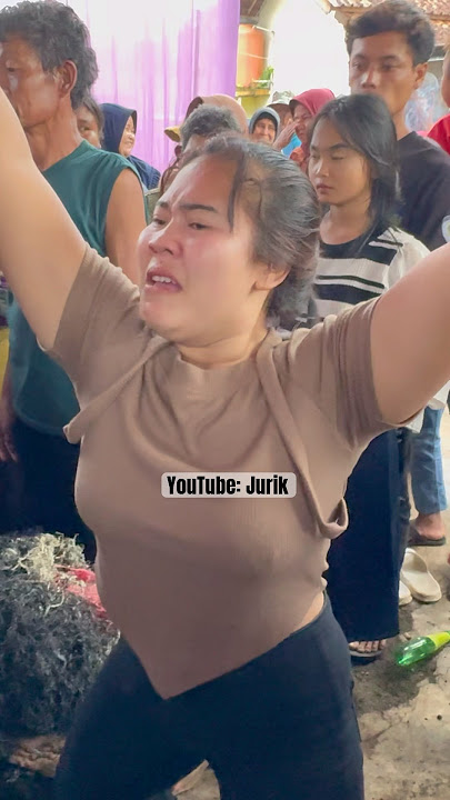 This is the expression of a person possessed when they are about to sing the song Ayun Ambing @J...