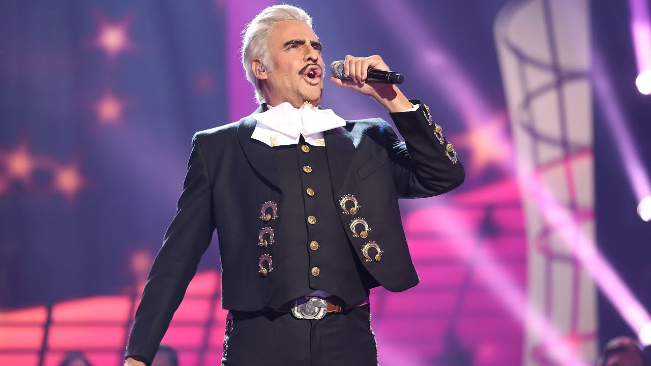 Eduardo Navarrete imita a Vicente Fernández en 