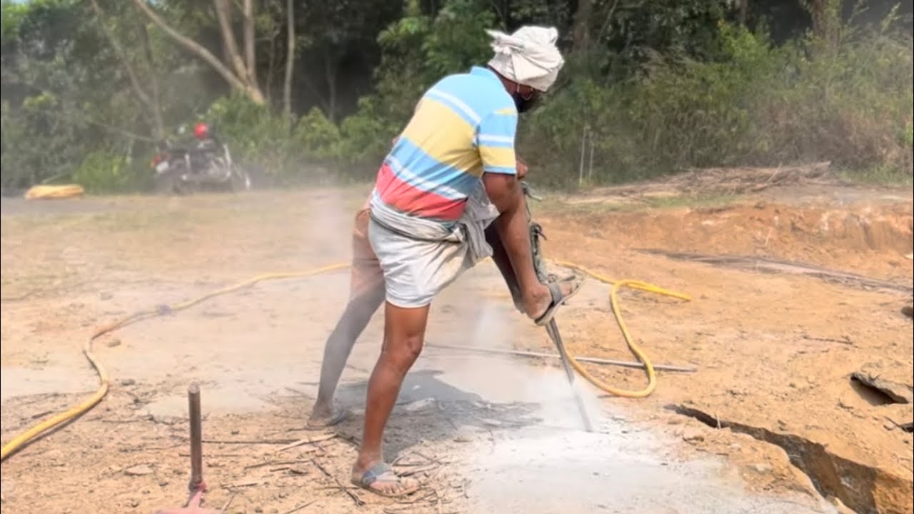 JCB 4DX Rock breaking video - YouTube
