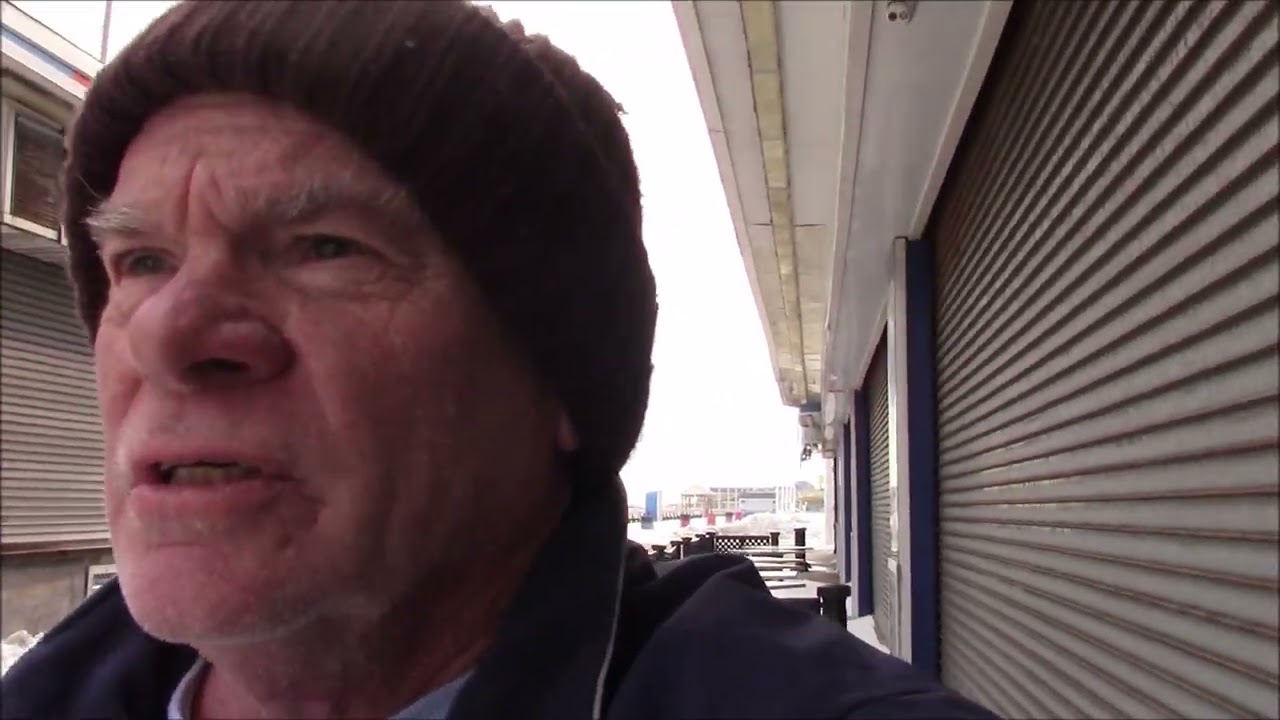 Замерзший деревянный настил в Сисайд-Хайтс, 2026 год.