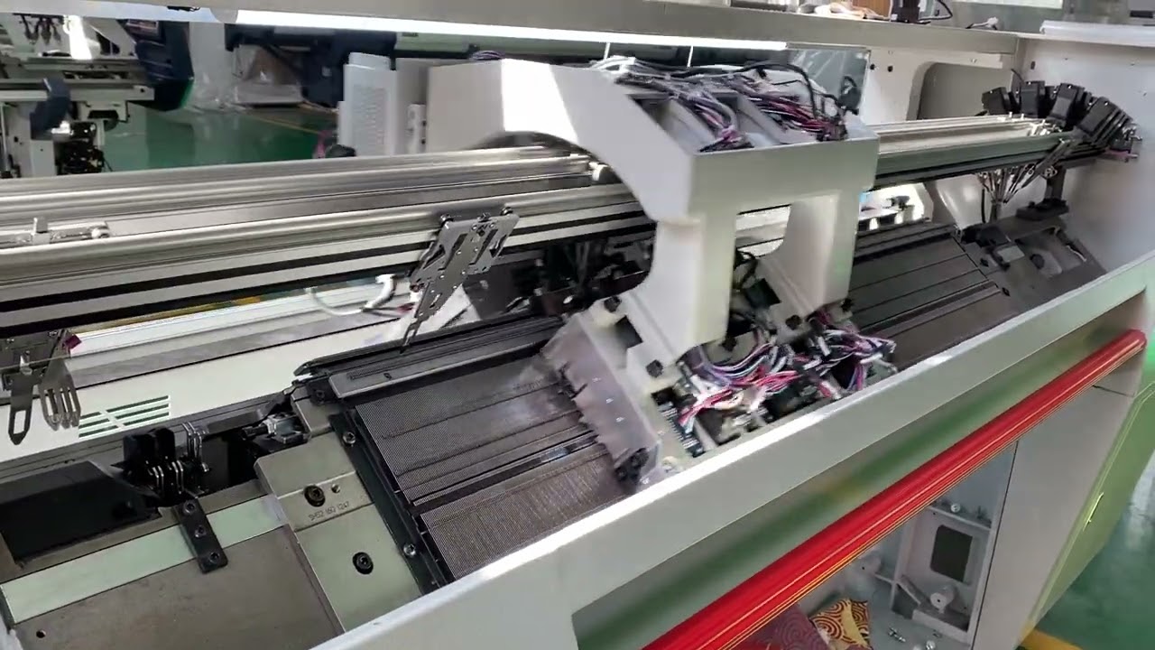 motorized yarn feeder flat knitting machine