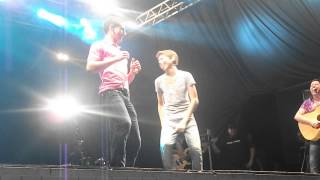 Victor Santos No Forrock 221212 Dançando O Tome-Tome Com Part. De Rodrigo Cardona D