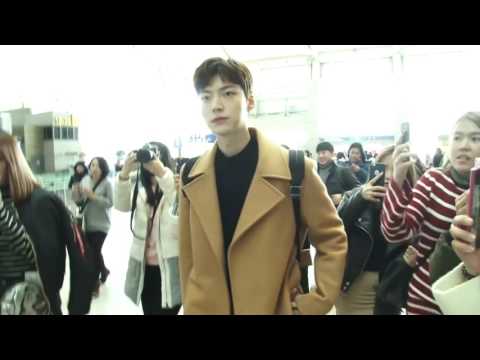 【機場時尚】安宰賢現身機場出席2016 MAMA