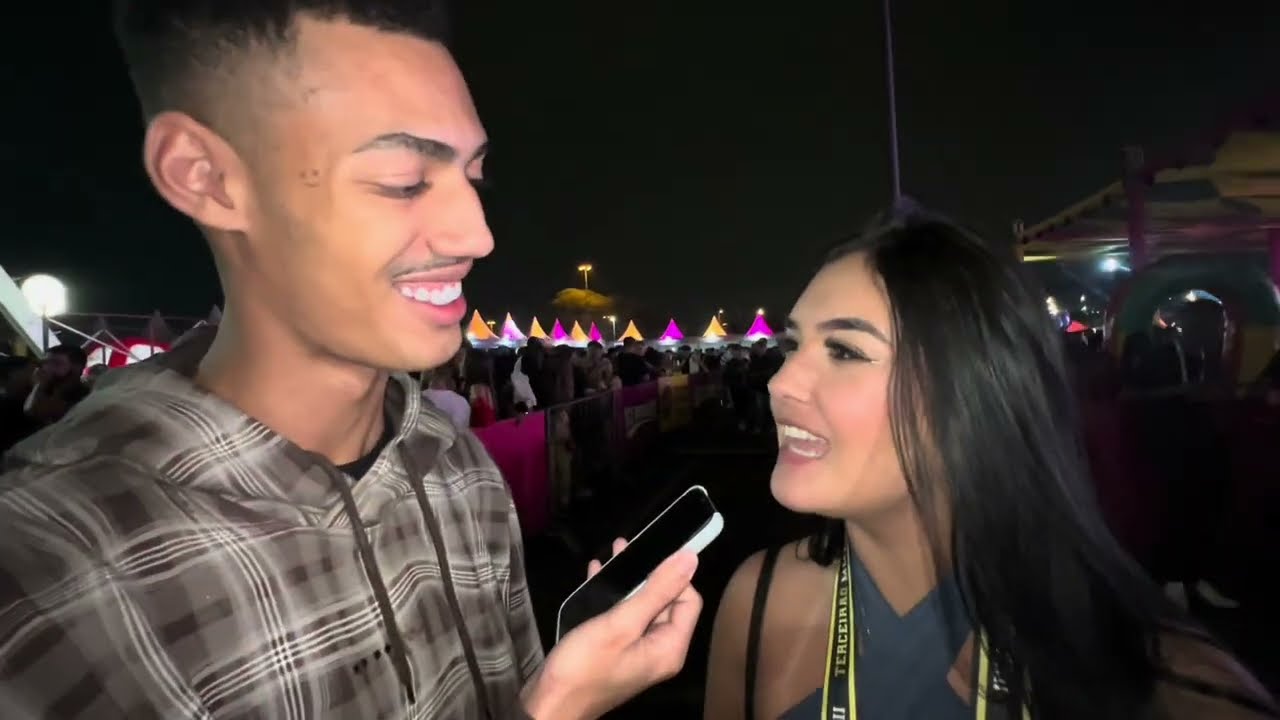 MOSKITAO FEZ O FÃ BEIJAR GERAL NO ROLE UNIVERSITARIO ZARALHANDO COM OS ALUNO DA FACULDADE ENTREVISTA