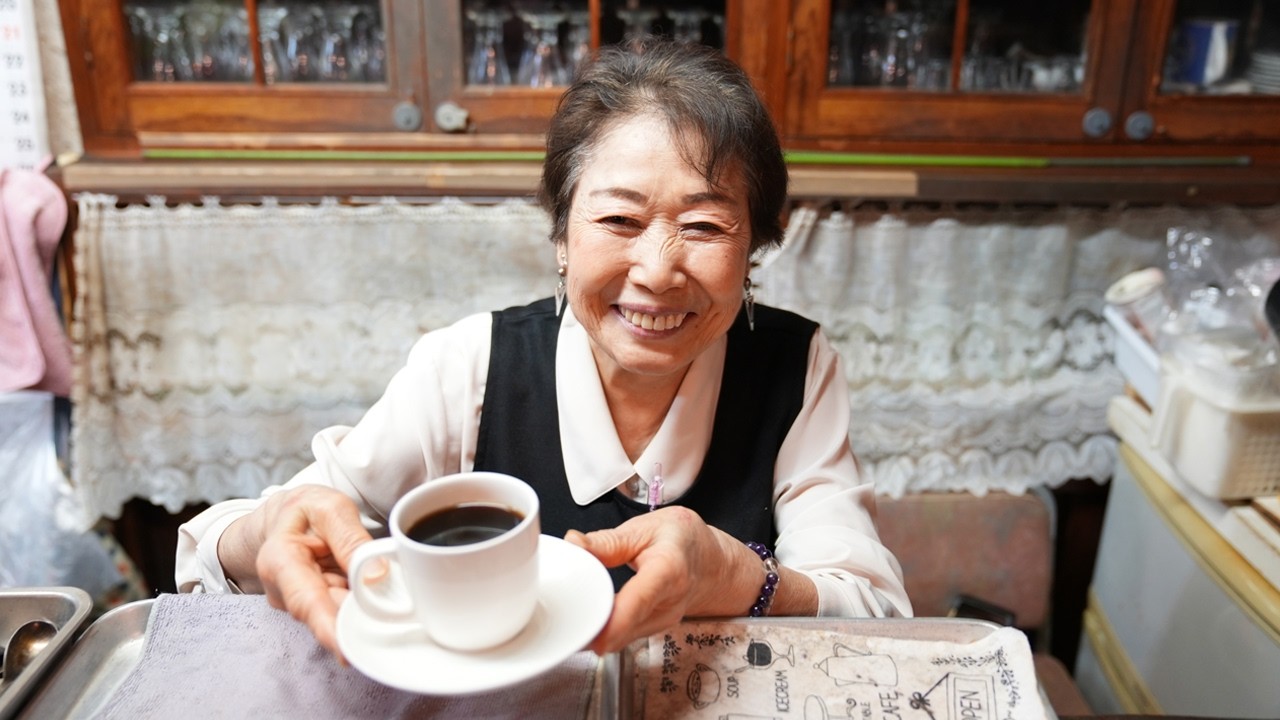 【木更津の母】常連に笑顔を振り撒く姿が素敵!喫茶店トルー文京に1日密着してみた！