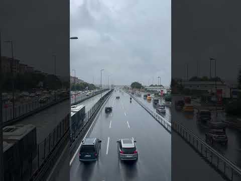 الطرق العامه بإسطنبول بالمطر اسطنبول     مطر امطار