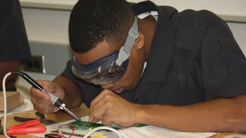 A DAY IN THE LIFE OF A TELECOMMUNICATION ENGINEER // 7.FLEAKS PRODUCTION