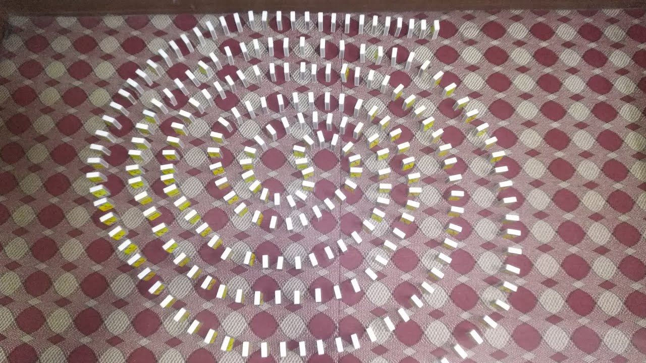 A Perfect Loop Inside a Domino Sphere 