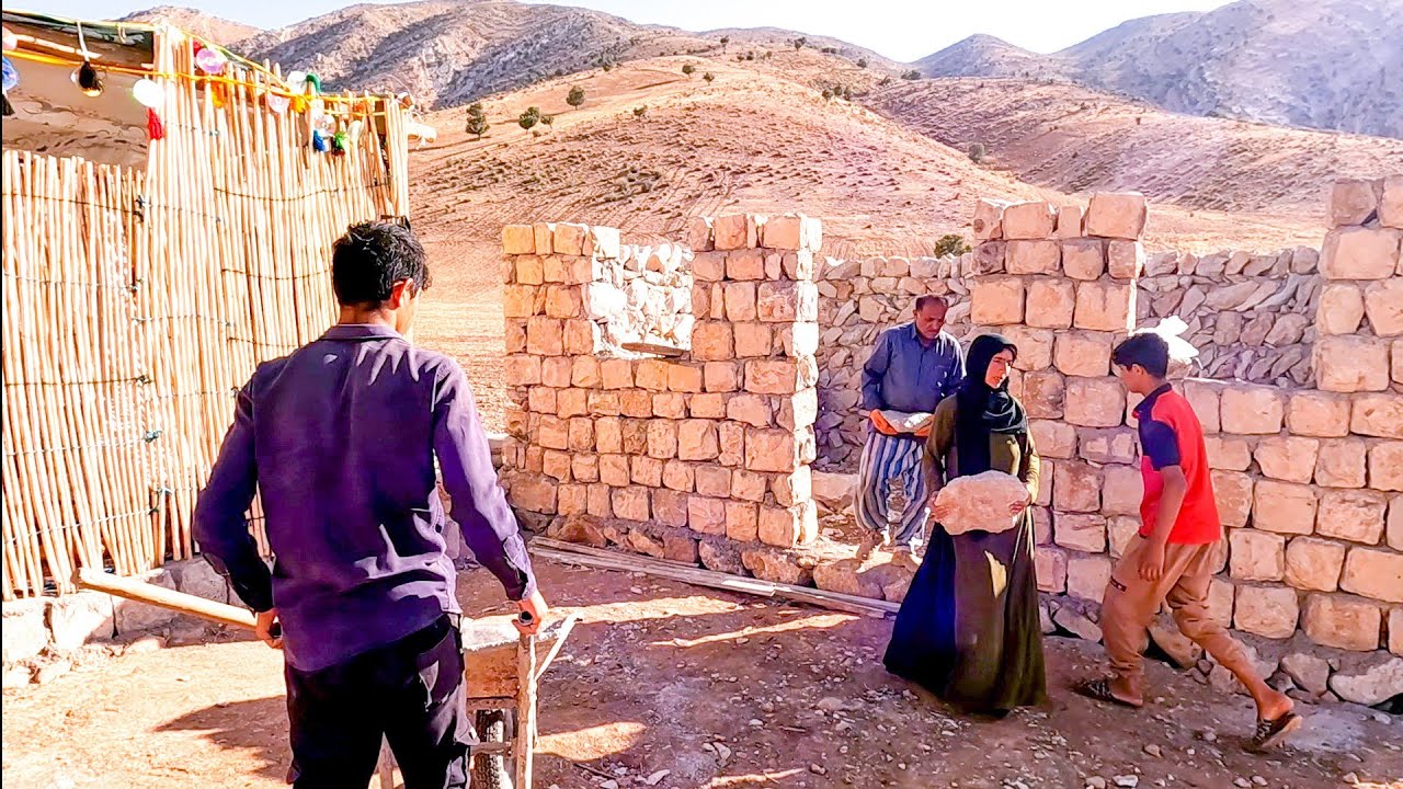 Rural family cooperation and completion of stone house walls (rural life)