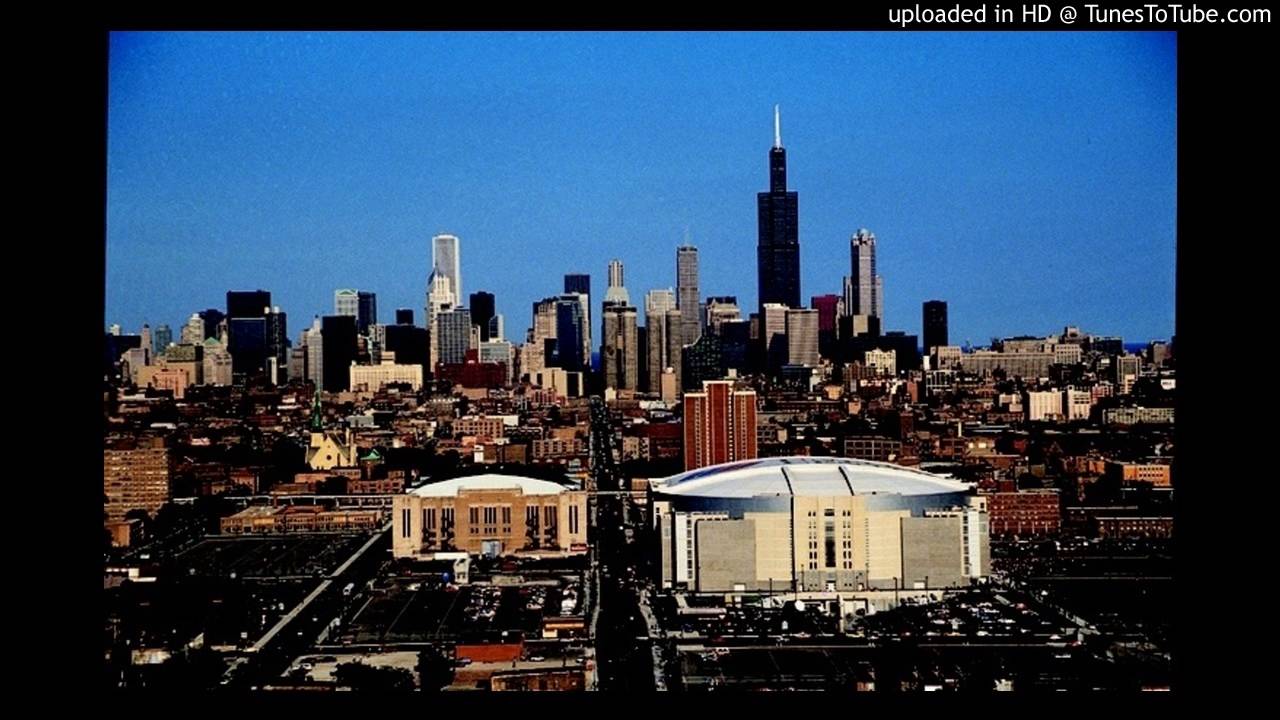 He in the centre of chicago. Америка 1998. Чикаго 2000. США 1998 год. Чикаго 197.