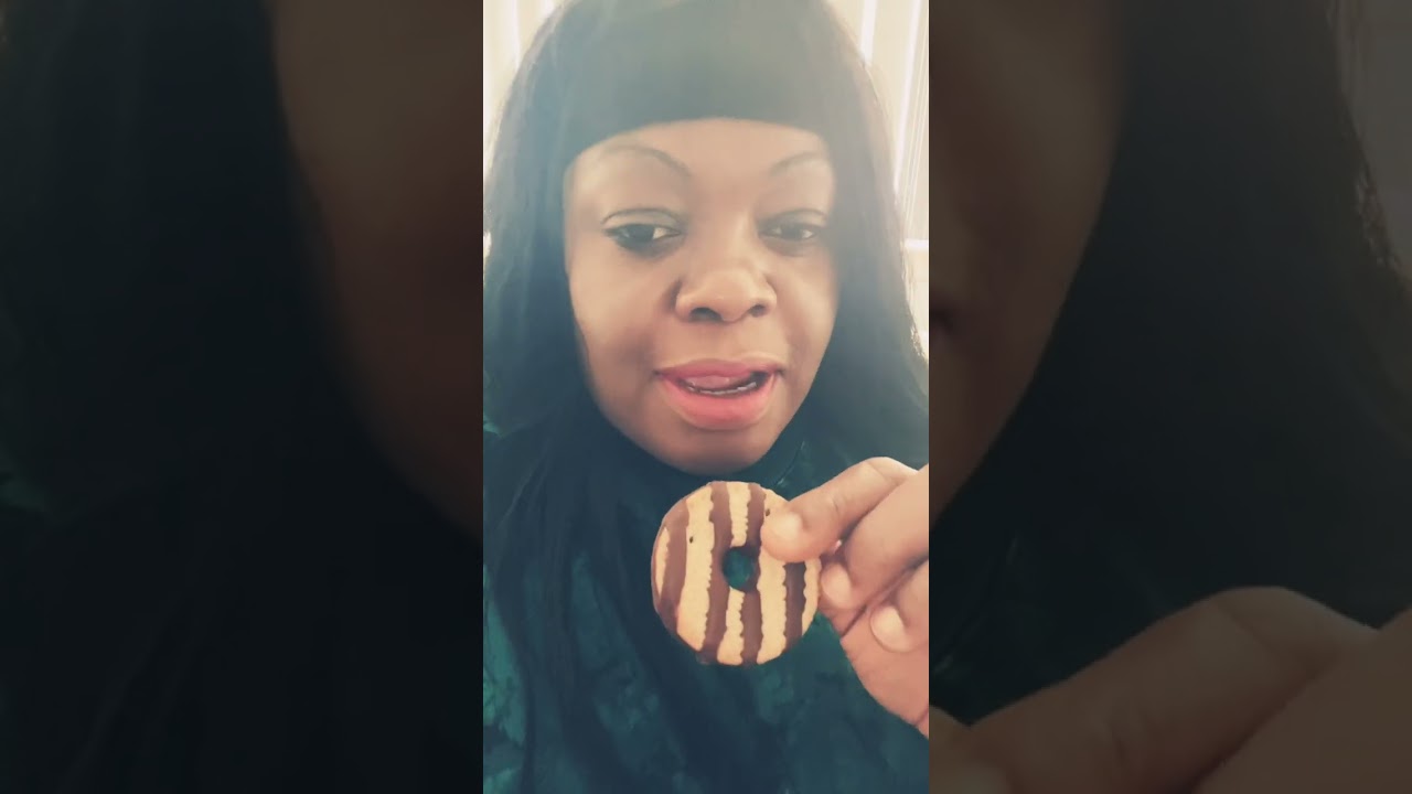 Keebler Fudge stripes ASMR Chue G